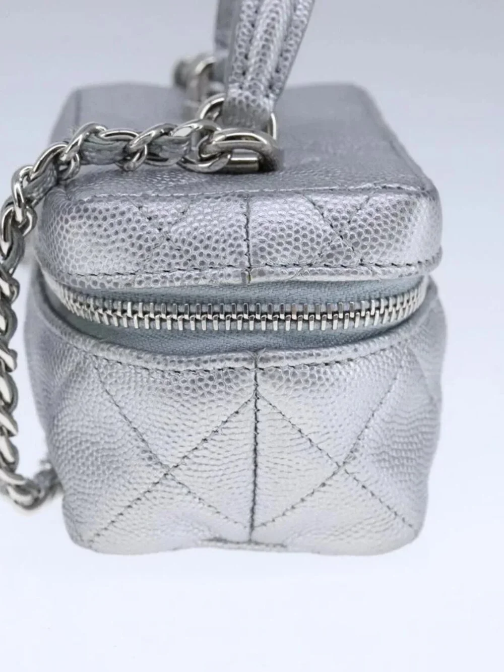 CHANEL brand	chanel color	silver